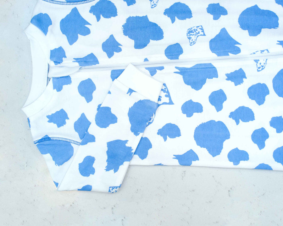 Detail of zipper area of white footed pajama with dog silhouettes pattern made in pima cotton
